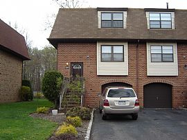 Luxury three level 3bedroom 2.5bath townhouse, no agent fee in North Brunswick, NJ