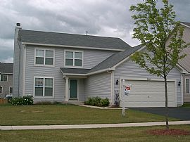 Large 2-story home with 4 bedrooms 2 1/2 Baths in Hampshire, IL