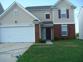 Renting very nice 3 br 2 1/2 bath in quiet Harrisburg Community in Charlotte, NC (Photo 3 of 4)