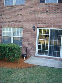3Bed/2.5Bath Townhome (basic cbl/internet included) in Jacksonville, FL (Photo 2 of 6)