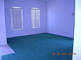 Unfurnished 4bed/2.5 bath Pool home near Disney in Davenport, FL (Photo 2 of 6)