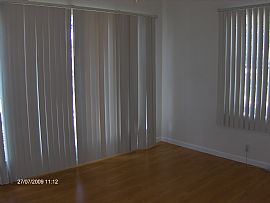 Charming 2 bedroom  house in Long Beach, CA (Photo 3 of 6)