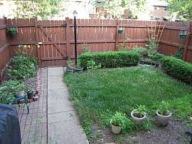 Nice 2 bedroom townhome on tree-lined street in Villa Park, IL