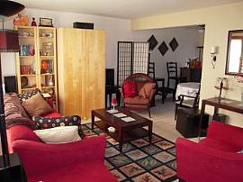 Nice 2 bedroom townhome on tree-lined street in Villa Park, IL (Photo 2 of 5)