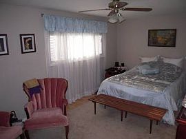 Nice 2 bedroom townhome on tree-lined street in Villa Park, IL (Photo 3 of 5)