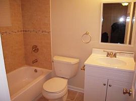 Nice 2 bedroom townhome on tree-lined street in Villa Park, IL (Photo 5 of 5)