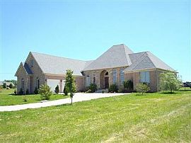 Beautifull 1 1/5 story home, minuts away From Man o War in Nicholasville, KY