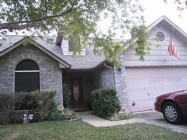 Available Now 3/2.5/2 near Lackland, SeaWorld, Ingram Mall in San Antonio, TX (Photo 5 of 5)