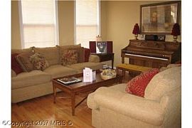 3 Level Townhouse w/ private HOT TUB in Herndon, VA (Photo 2 of 6)