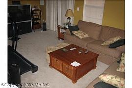 3 Level Townhouse w/ private HOT TUB in Herndon, VA (Photo 6 of 6)
