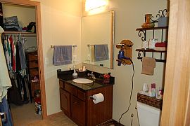 Beautiful 2 bedroom Condo in Great Neighborhood in Madison, WI (Photo 2 of 3)