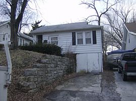 Nice home in quiet neighborhood in Kansas City, MO