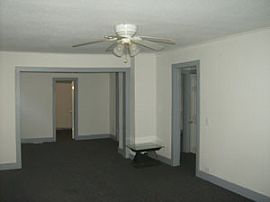 Nice home in quiet neighborhood in Kansas City, MO (Photo 2 of 3)