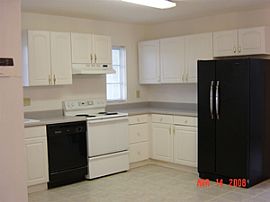 Well Maintained 3/2 with 1 car Garage in Orlando, FL (Photo 2 of 3)