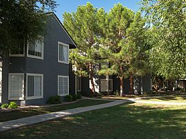 Beautiful Remodeled Condo in a Great West Chandler Location in Chandler, AZ (Photo 3 of 6)