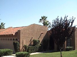 Single Level, Yard, 2 Car Garage and Pool in Scottsdale, AZ (Photo 2 of 4)