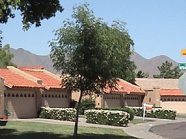 Single Level, Yard, 2 Car Garage and Pool in Scottsdale, AZ (Photo 4 of 4)