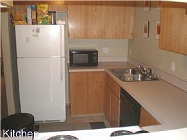 Great Townhouse in Cathedral Park Neighborhood in Portland, OR (Photo 3 of 4)