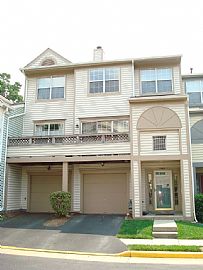 3 Bedroom Townhouse style Condo in Centreville, VA