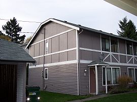 Great End Unit Townhome in Shoreline, WA (Photo 2 of 2)