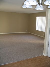 Welcome Home! 2+2, pool, parking & laundry!  Move-in Specials! in Burbank, CA (Photo 5 of 6)