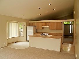 3 Bedroom Rambler Near 7 Acre Park and Mark Twain Elementary in Kirkland, WA (Photo 2 of 6)