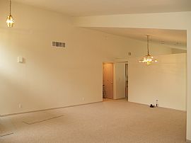 3 Bedroom Rambler Near 7 Acre Park and Mark Twain Elementary in Kirkland, WA (Photo 5 of 6)