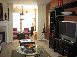 Immaculate 2-1 Condo in Tampa, FL