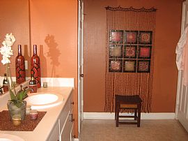 Immaculate 2-1 Condo in Tampa, FL (Photo 3 of 5)