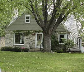 3 Bedroom/ 3 Bath, Hardwood Floors, Fireplace, 2-Car Garage in Saint Louis Park, MN