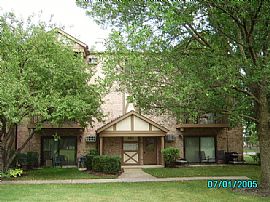 Fantastic 2 BR Condo/Apt for Rent with Courtyard! in Arlington Heights, IL