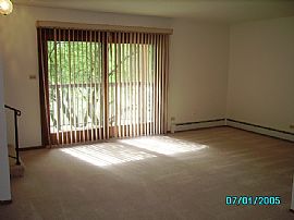 Fantastic 2 BR Condo/Apt for Rent with Courtyard! in Arlington Heights, IL (Photo 3 of 5)