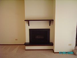 Fantastic 2 BR Condo/Apt for Rent with Courtyard! in Arlington Heights, IL (Photo 5 of 5)