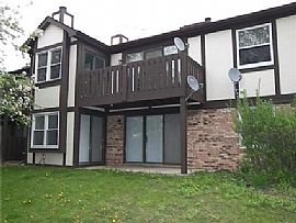 Beautiful 2 BR 2 BA Condo Near Woodfield Shopping Mall in Rolling Meadows, IL (Photo 2 of 6)