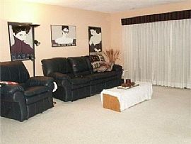 Beautiful 2 BR 2 BA Condo Near Woodfield Shopping Mall in Rolling Meadows, IL (Photo 3 of 6)