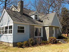 4br/2b house on .5 acre in Charlotte, NC (Photo 1 of 2)