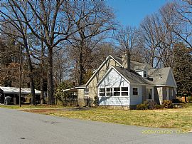 4br/2b house on .5 acre in Charlotte, NC