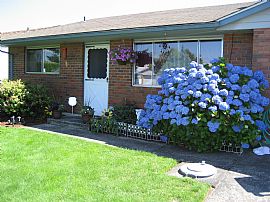 Beautiful Duplex for Rent 2 bedrooms 2 bath fenced in backyard. in Vancouver, WA (Photo 1 of 5)