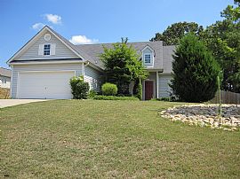 Fenced 3 Bed / 2 Bath Ranch in Flowery Branch, GA (Photo 2 of 4)