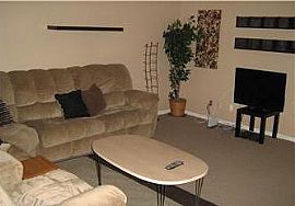 3br - 3br End Unit Townhouse with Finished Basement (ha in Hamilton, NJ (Photo 4 of 7)