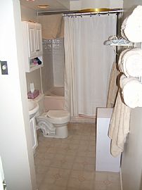 3br - 3br End Unit Townhouse with Finished Basement (ha in Hamilton, NJ (Photo 6 of 7)