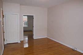Beautiful 3 BR with Private Yard in Jersey City, NJ (Photo 2 of 4)