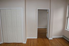 Beautiful 3 BR with Private Yard in Jersey City, NJ (Photo 3 of 4)