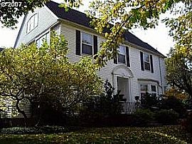 6 Bedroom Classic Home in Historic Irvington in Portland, OR
