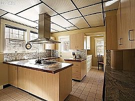 6 Bedroom Classic Home in Historic Irvington in Portland, OR (Photo 4 of 6)