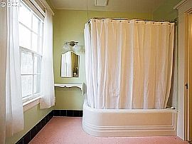 6 Bedroom Classic Home in Historic Irvington in Portland, OR (Photo 5 of 6)