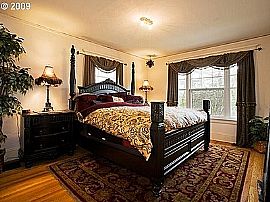 6 Bedroom Classic Home in Historic Irvington in Portland, OR (Photo 6 of 6)