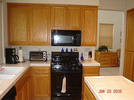 2400 sq. ft. 3 bed 3 bath In A Quiet Kid Friendly Neighborhood in Hollister, CA (Photo 5 of 6)