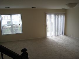 3 Bedroom 2.5 Bath 2 Story Townhouse in Schaumburg, IL (Photo 2 of 12)