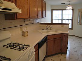 3 Bedroom 2.5 Bath 2 Story Townhouse in Schaumburg, IL